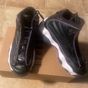 Jordan black and white 4.5y